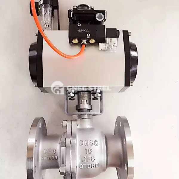 Op de ballenklep met pneumatische actuator